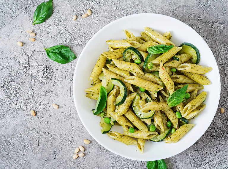 Pasta mit Zucchini und Zitronen-Olivenöl