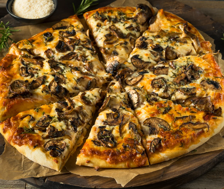 Pizza ai Funghi – mit Champignons & Kräutern