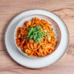 Pasta mit getrockneten Tomaten und Rucola