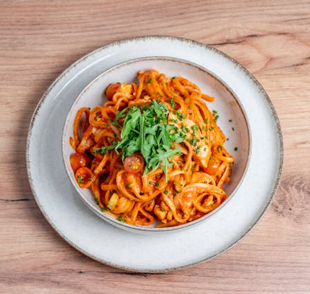 Pasta mit getrockneten Tomaten und Rucola