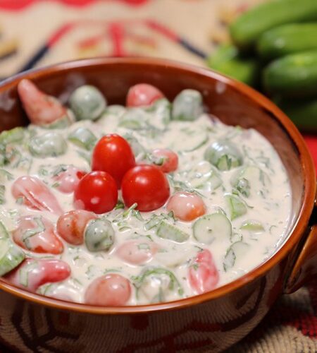 Gemischter Salat mit Tahini-Dressing