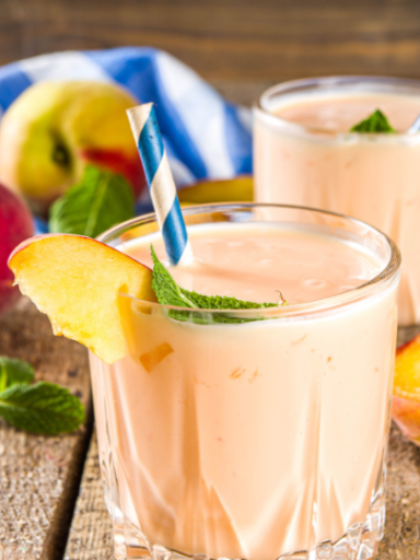 Aprikosen-Hafermilch-Smoothie mit Vanille und Datteln