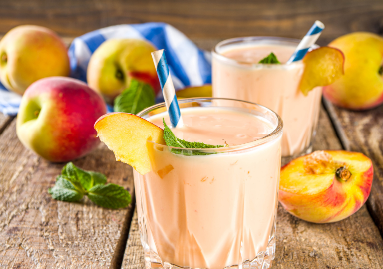 Aprikosen-Hafermilch-Smoothie mit Vanille und Datteln