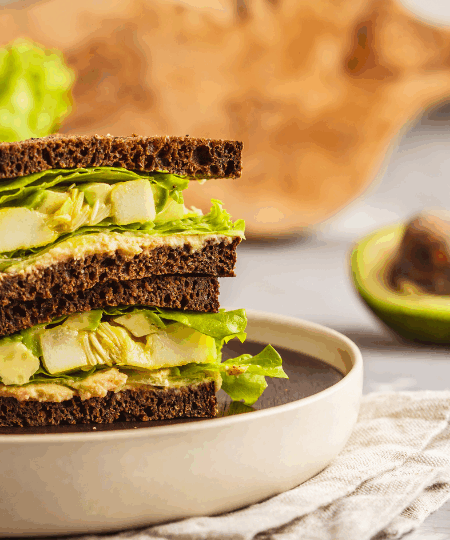 Hummus-Avocado-Sandwich