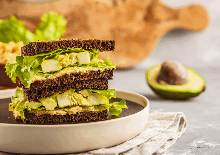 Hummus-Avocado-Sandwich