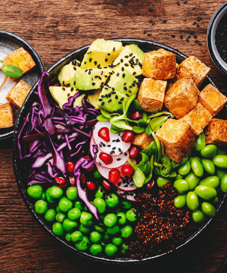 Tofu-Green Bowl mit Avocado & Schwarzer Quinoa