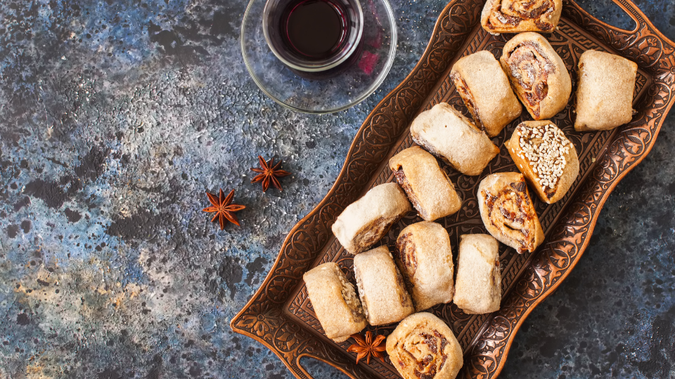 Dattel-Nuss-Röllchen – Süßes orientalisches Gebäck