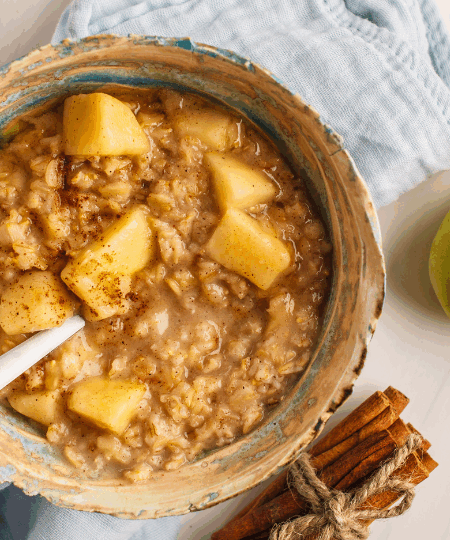 Haferbrei mit Äpfeln und Zimt