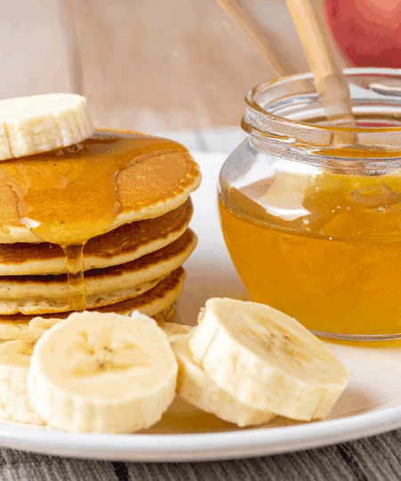 Pfannkuchen mit Banane und Honig