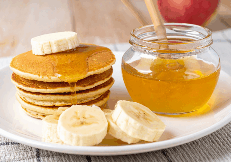 Pfannkuchen mit Banane und Honig