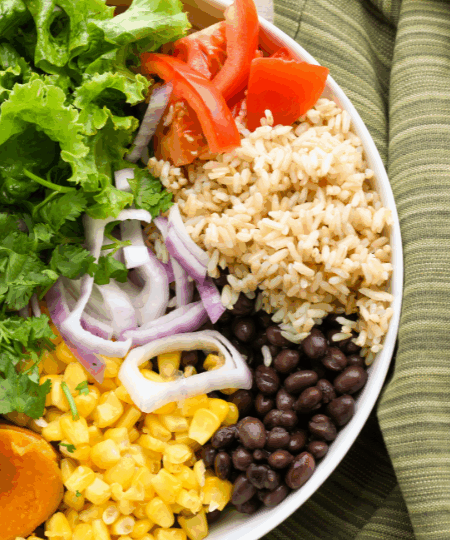 Süßkartoffel Bowl mit Schwarze Bohnen & Gemüse