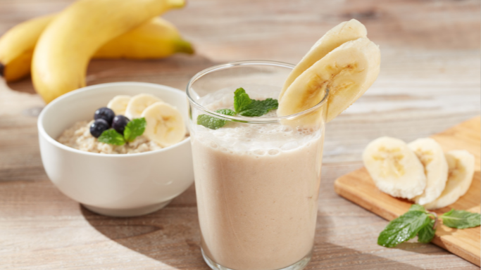 Bananen-Hafer-Smoothie mit Joghurt