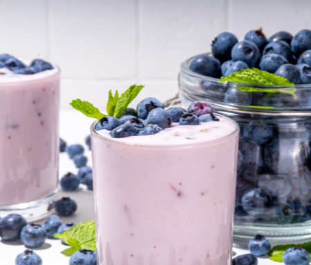 Blaubeer-Vanille-Smoothie mit Joghurt