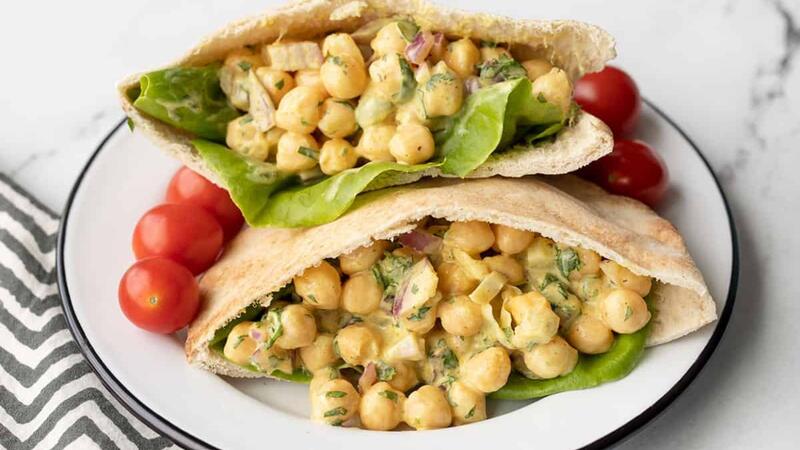 Veganes Fladenbrot-Sandwich mit Kichererbsen & Gemüse