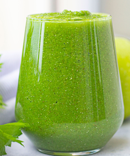 Grüner Detox-Smoothie mit Gurke, Apfel und Sellerie