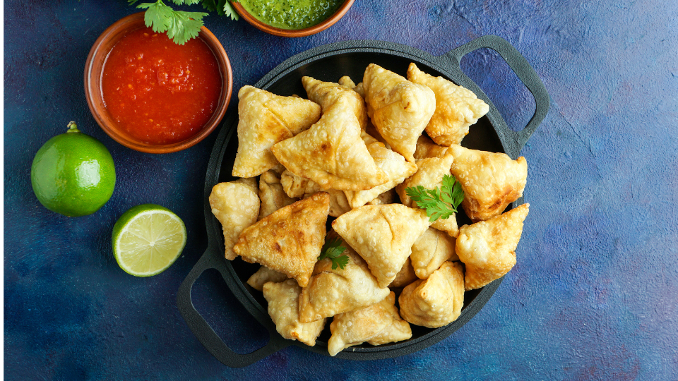 Oliven-Käse-Dreiecke – Herzhaftes mediterranes Gebäck