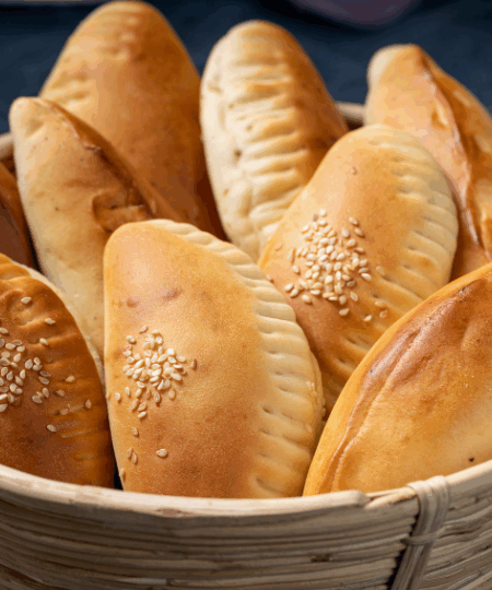 Kräuter-Käse-Fatayer – Orientalische Kräuter-Käse-Teigtaschen