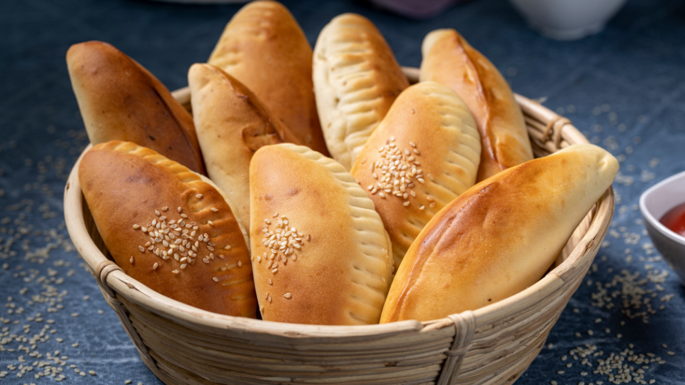 Kräuter-Käse-Fatayer – Orientalische Kräuter-Käse-Teigtaschen