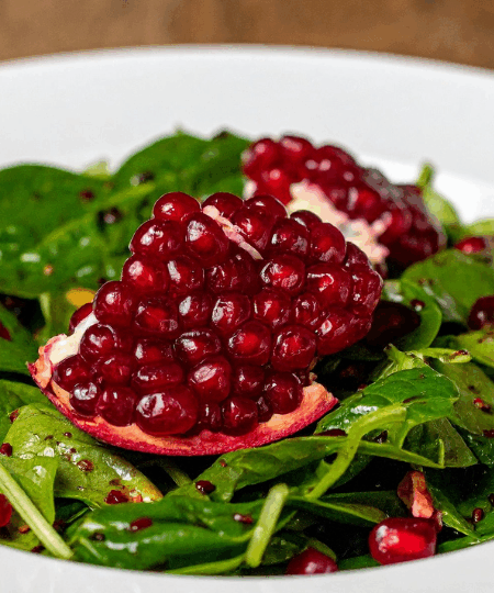 Granatapfel-Spinat-Salat mit Walnüssen