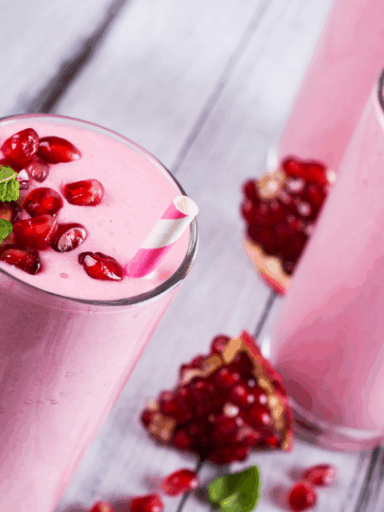Granatapfel-Beeren-Smoothie mit Haferdrink