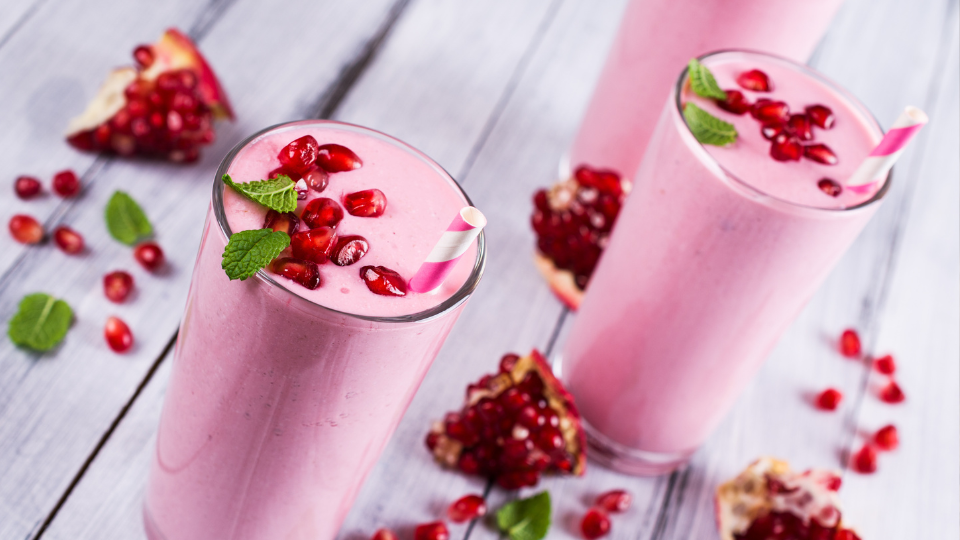 Granatapfel-Beeren-Smoothie mit Haferdrink