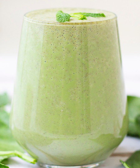 Grüner Protein-Smoothie mit Spinat & Hanfsamen