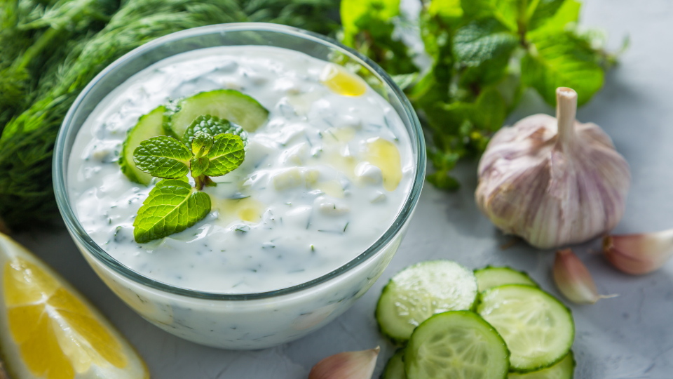 Gurkensalat mit Joghurt und Minze