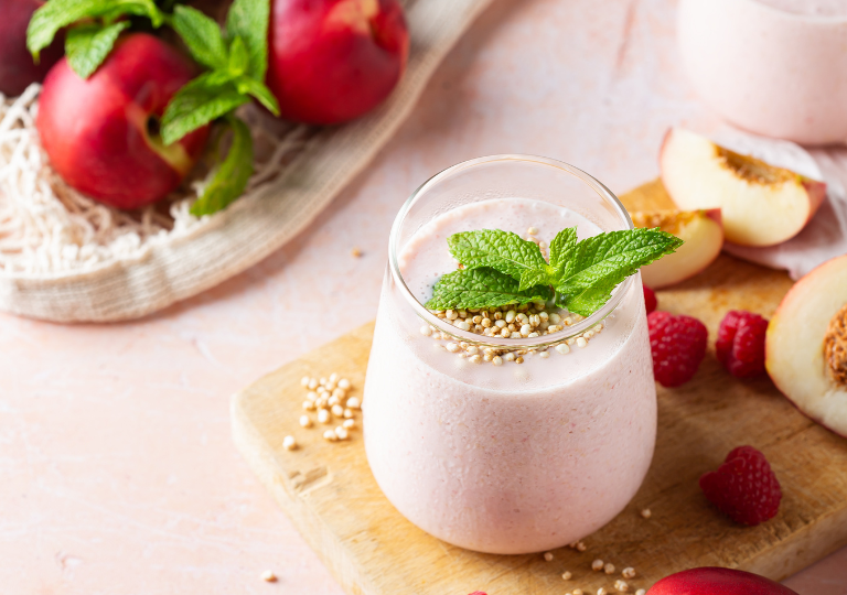 Pfirsich-Himbeer-Smoothie mit Mandelmilch