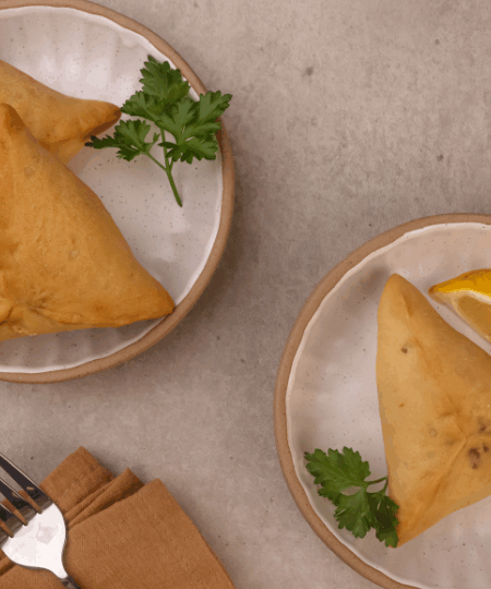 Hummus-Fatayer – Orientalische vegetarische Teigtaschen