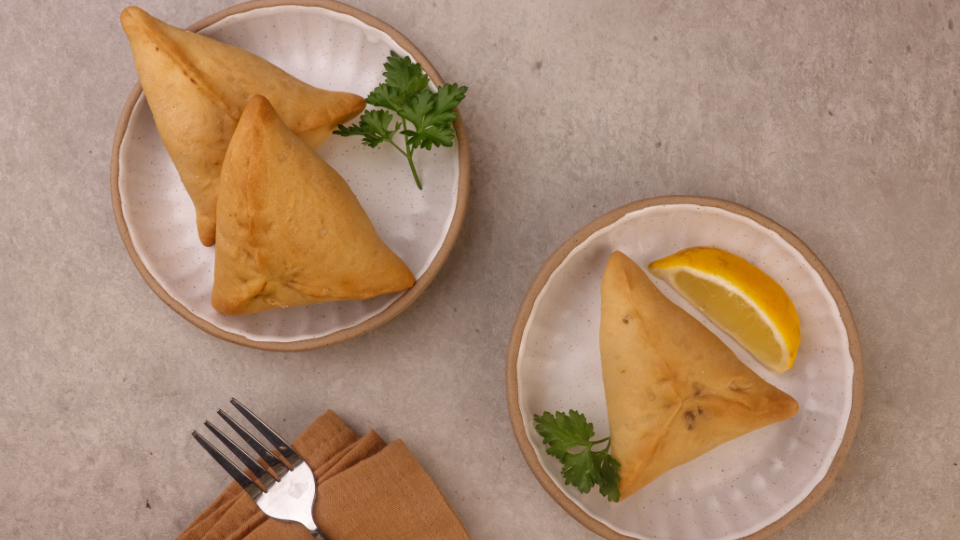 Hummus-Fatayer – Orientalische vegetarische Teigtaschen