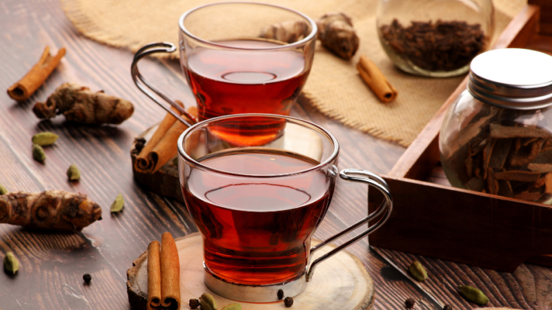 Arabischer Kardamom-Zimt-Tee