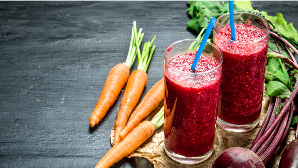 Rote-Bete-Karotten-Smoothie mit Orange und Ingwer