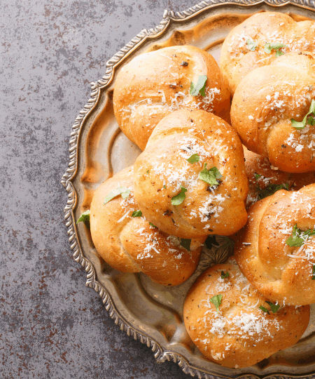 Knoblauch-Käse-Knoten – Vegetarisches mediterranes Gebäck