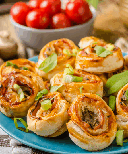 Kräuter-Frischkäse-Schnecken – Vegetarisches aromatisches Gebäck