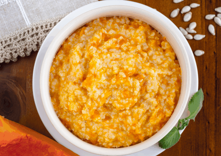 Veganes Kürbis-Porridge mit Kokosmilch und Zimt