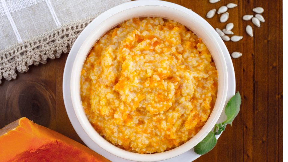 Veganes Kürbis-Porridge mit Kokosmilch und Zimt