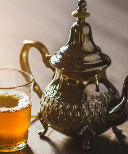 Marokkanischer Minztee – Heiß serviert