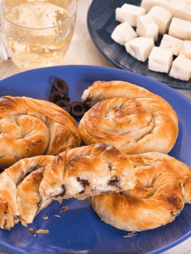 Käse-Oliven-Schnecken – Mediterranes vegetarisches Gebäck