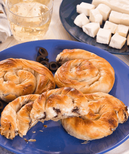 Käse-Oliven-Schnecken – Mediterranes vegetarisches Gebäck