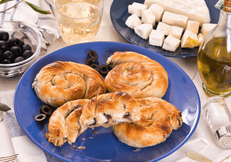 Käse-Oliven-Schnecken – Mediterranes vegetarisches Gebäck
