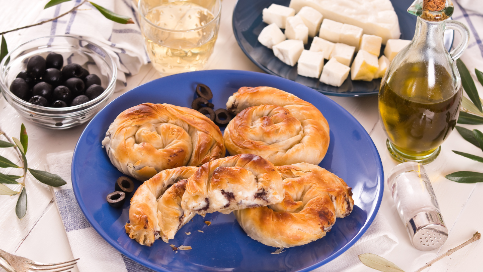 Käse-Oliven-Schnecken – Mediterranes vegetarisches Gebäck