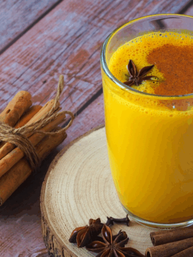 Heiße Mandel-Orangen-Milch