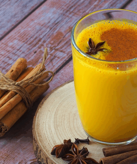 Heiße Mandel-Orangen-Milch