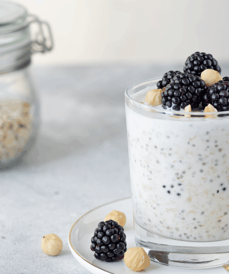 Overnight Oats mit Beeren und Chiasamen