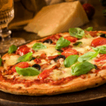 Pizza mit Kirschtomaten & Basilikum