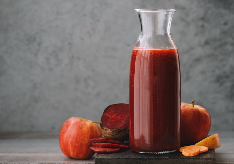 Rote-Bete-Apfel-Smoothie mit Ingwer und Zitrone