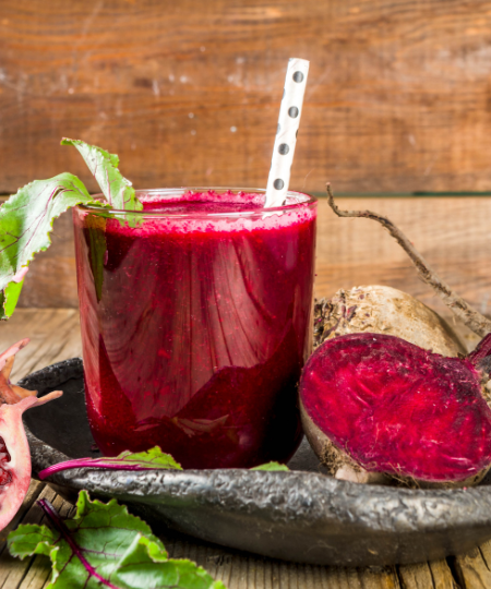 Rote-Bete-Granatapfel-Smoothie mit Apfel und Minze