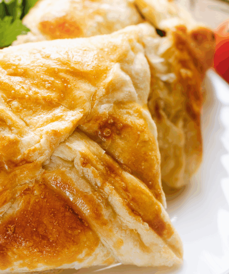 Schafskäse-Paprika-Taschen – Mediterranes Gebäck