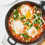 Shakshuka mit Feta und Kräutern