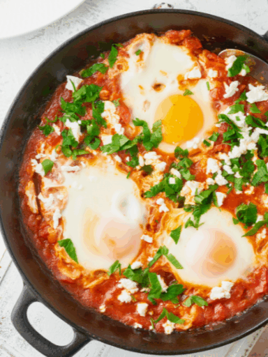 Shakshuka mit Feta und Kräutern
